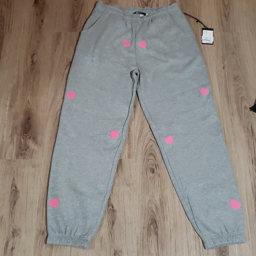 ❌SOLD❌ Brunette The Label All Over Hearts Oversized Fleece Joggers - Picture 5 of 11